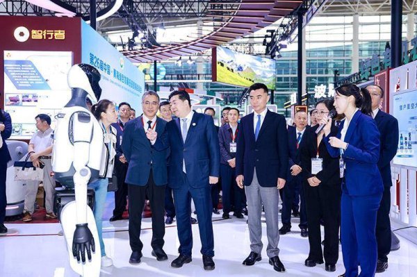 富鑫中证 北京15家企业亮相青洽会 “智引”京青合作走深走实