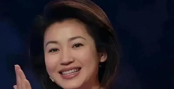 大智慧配资 央视一姐病倒退场，幕后转型做导演，57岁活出别样人生